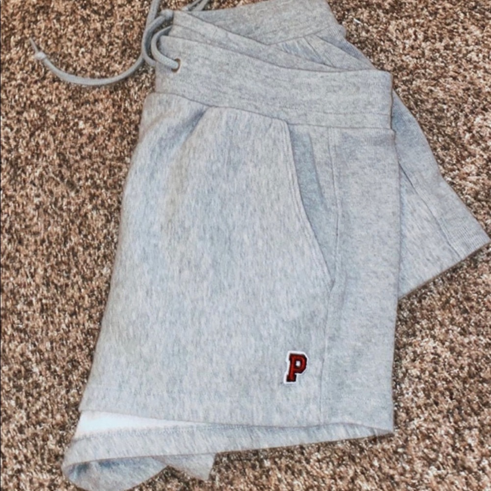PINK super cute sweatshorts!